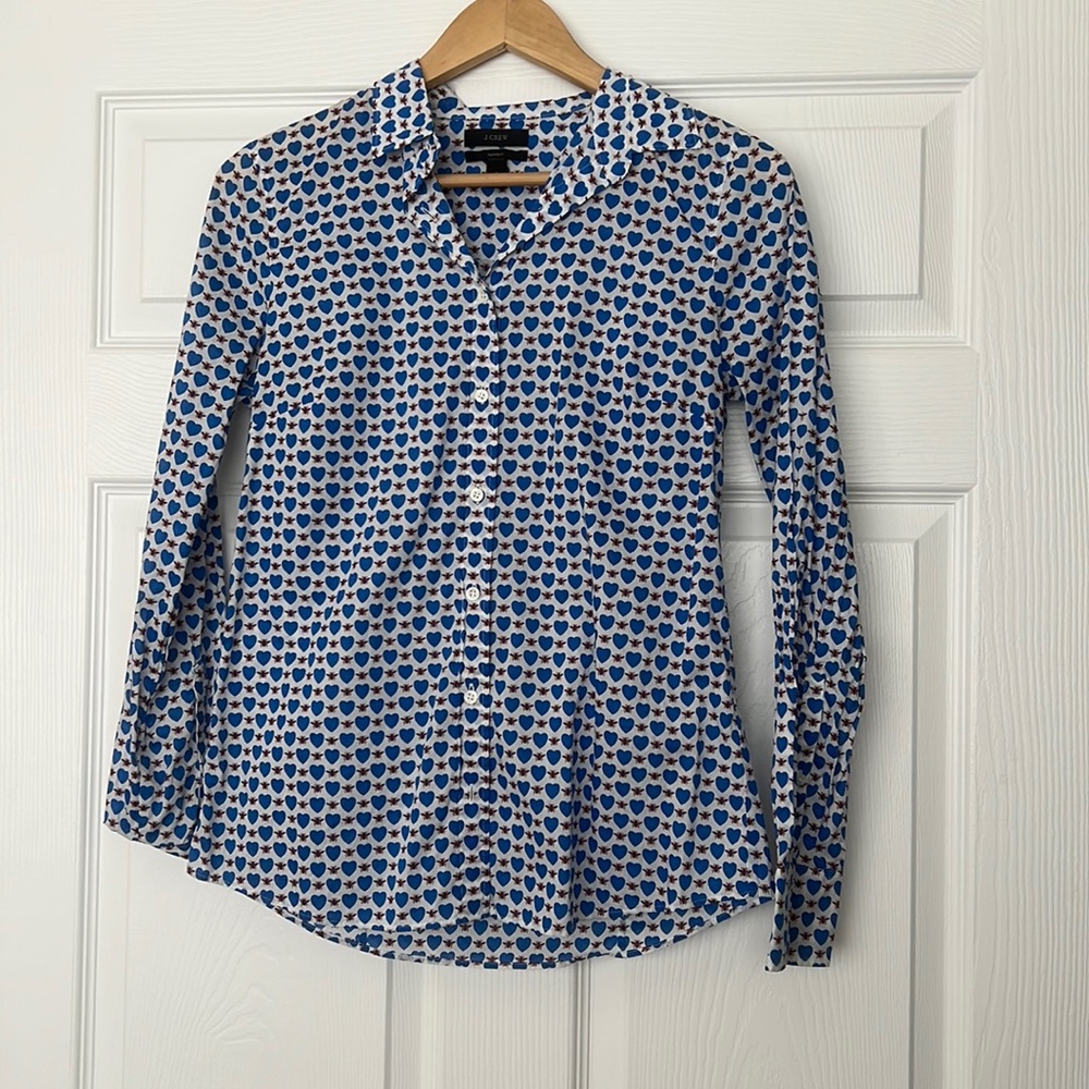 J Crew Perfect fit button down shirt with Heart & bee graphic print 100% cotton
